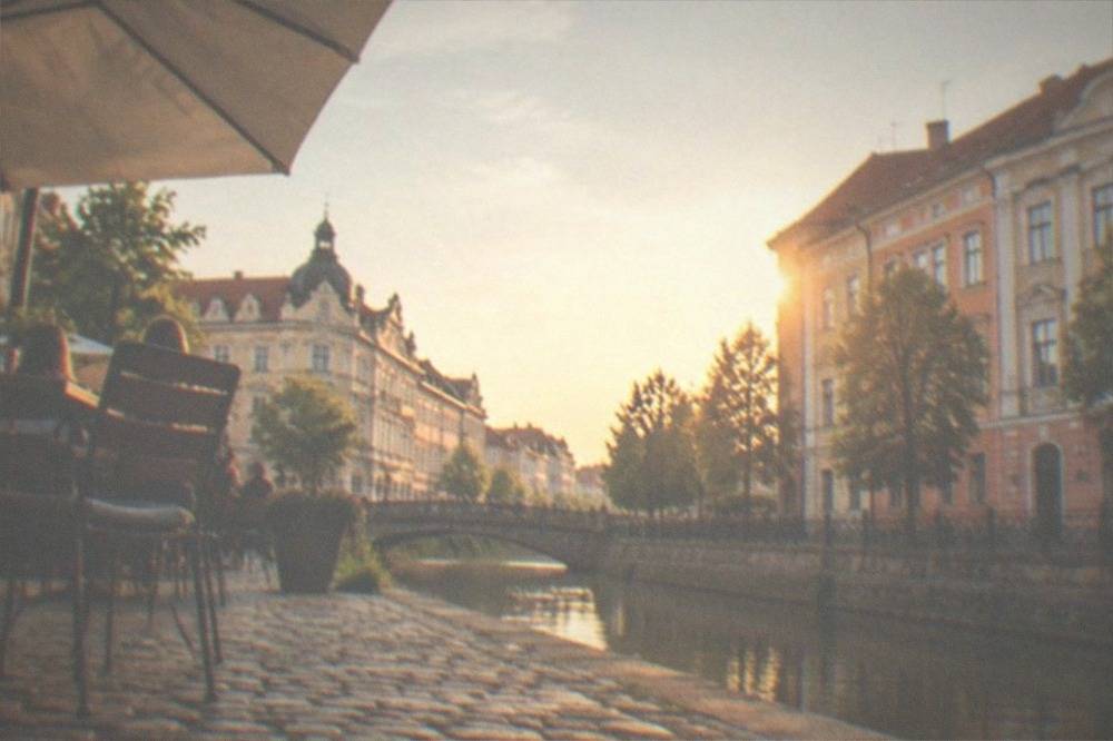 Outdoor cafe tables on a cobbled street in Timisoara